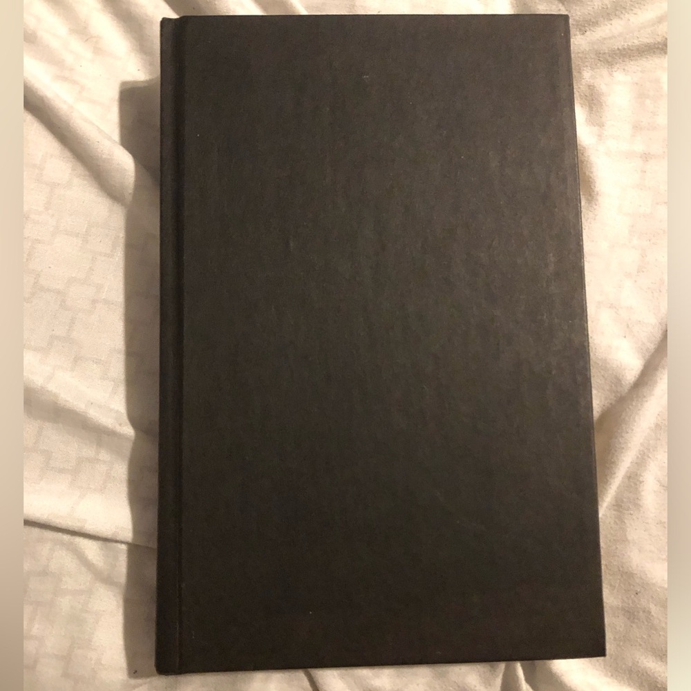 Surrounded by psychopaths book
Very good condition